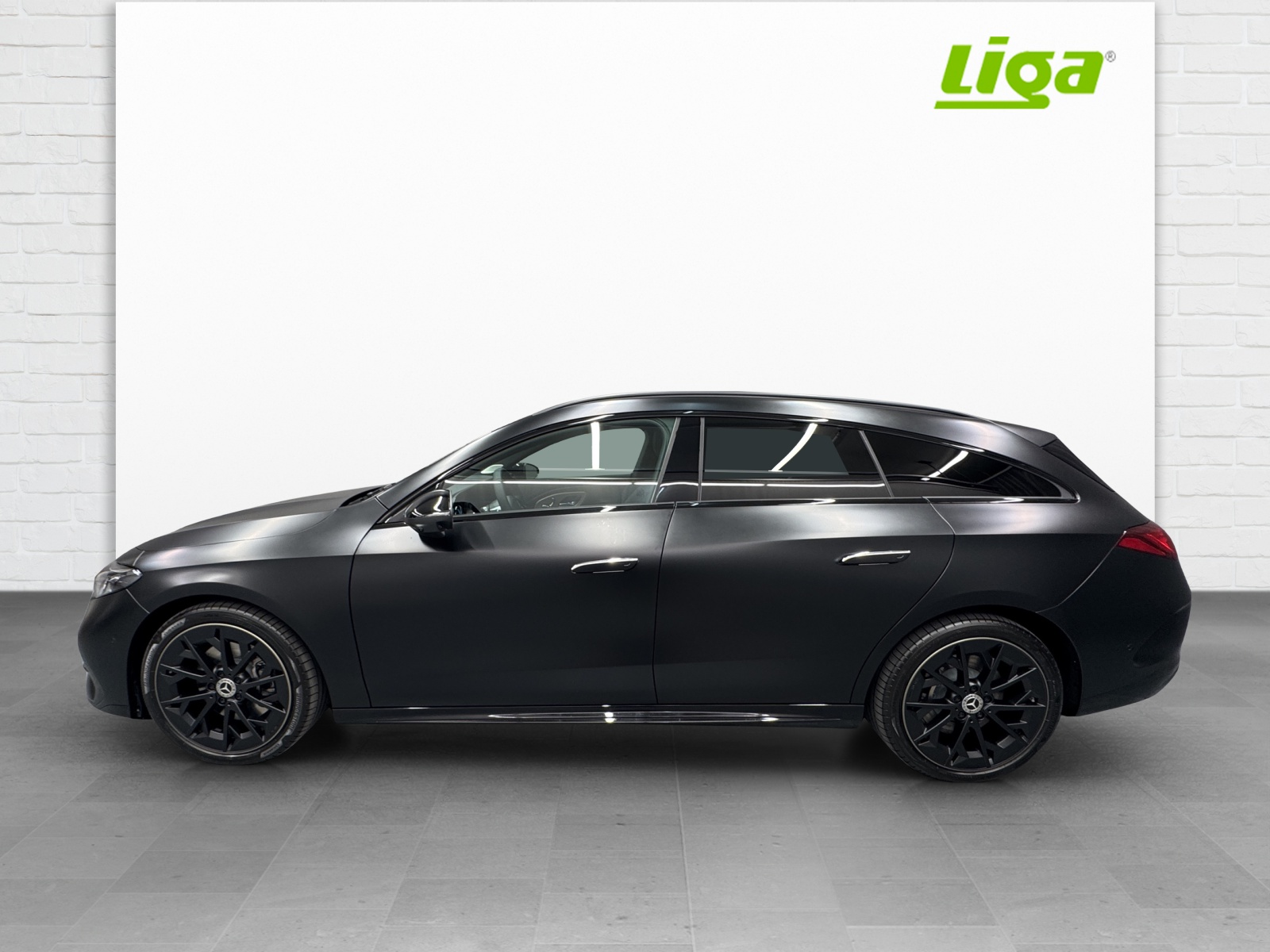 MERCEDES-BENZ CLA 350 4Matic Shooting Brake with EQ Hybrid - 3