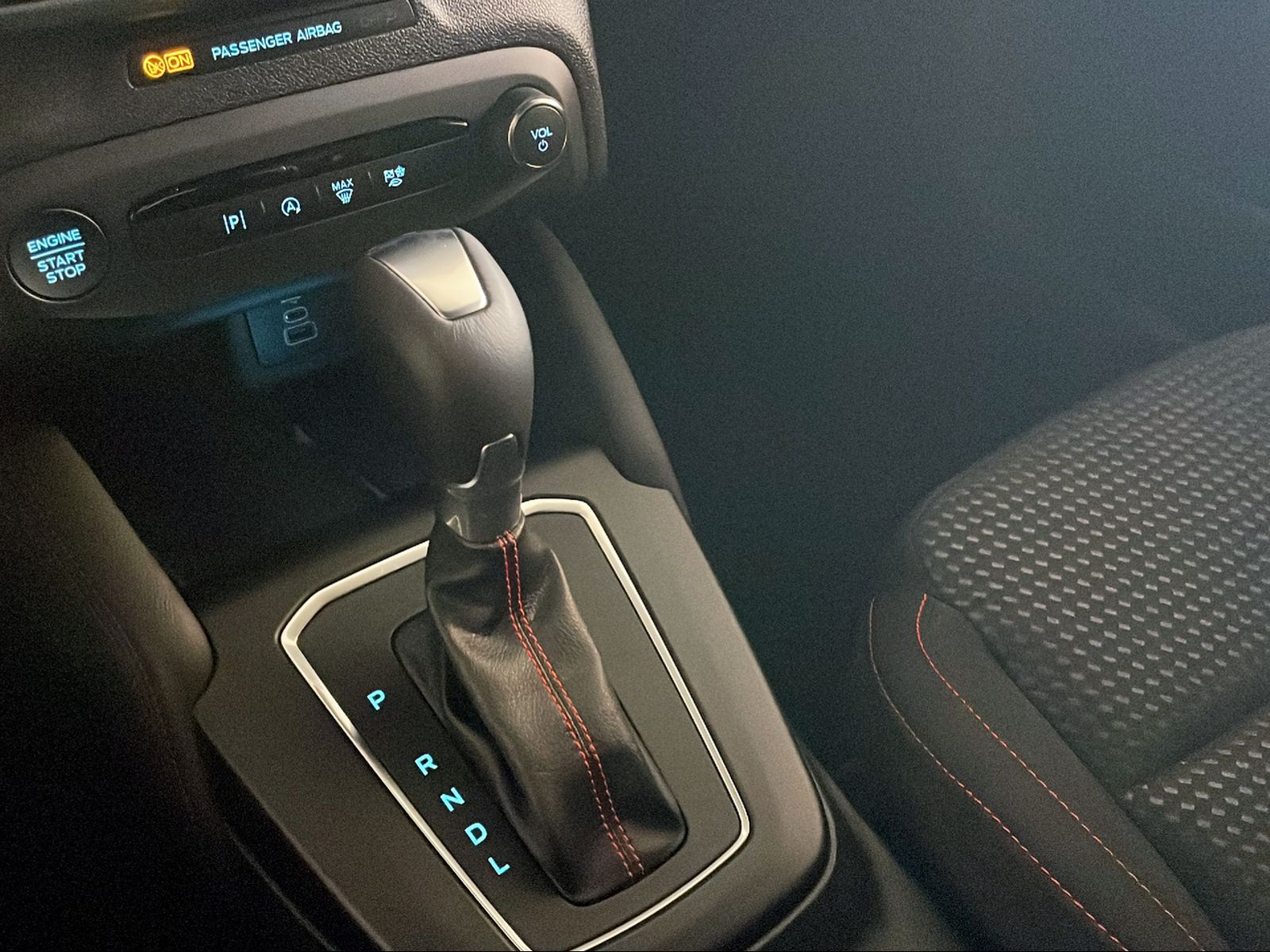 FORD Focus 1.0i EcoB Hybrid 155 ST-Line X - 10