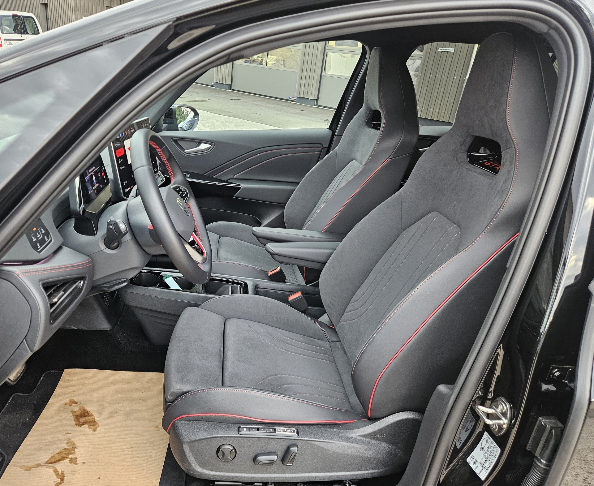 VW ID.3 GTX Performance 79 kWh GTX United mit Wärmepumpe und Anhängerkupplung für den Fahrradträger - 12