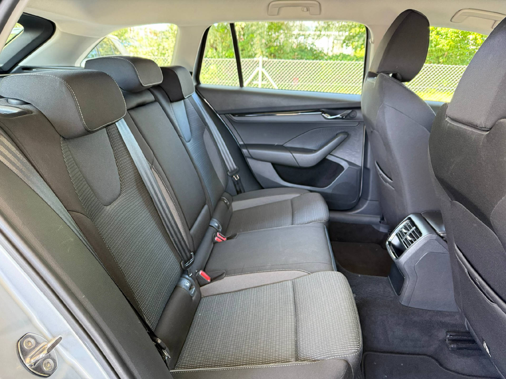 SKODA Octavia Combi 2.0 TDI Ambition 4×4 DSG-8
