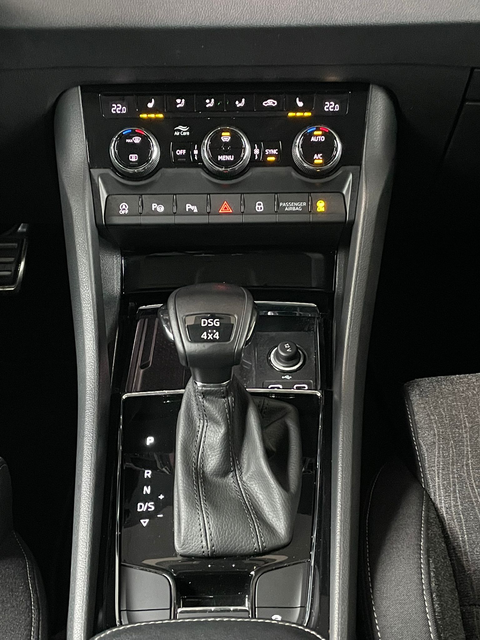 SKODA Karoq 2.0 TDI Style 4×4 DSG-9