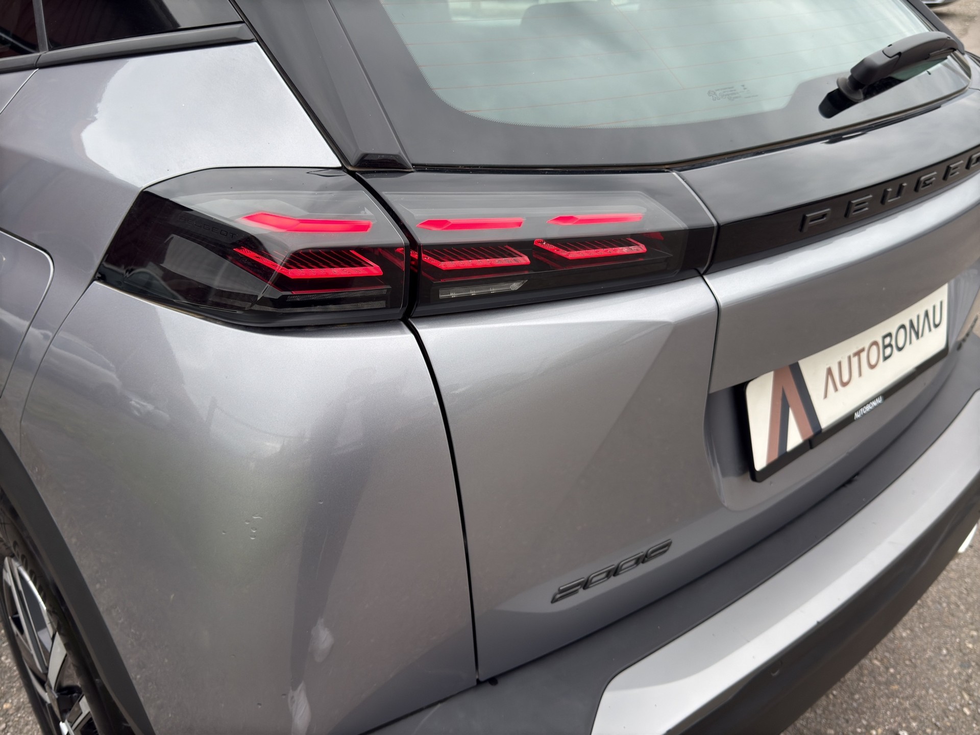 PEUGEOT 2008 1.2 Hybrid 145 Style - 40