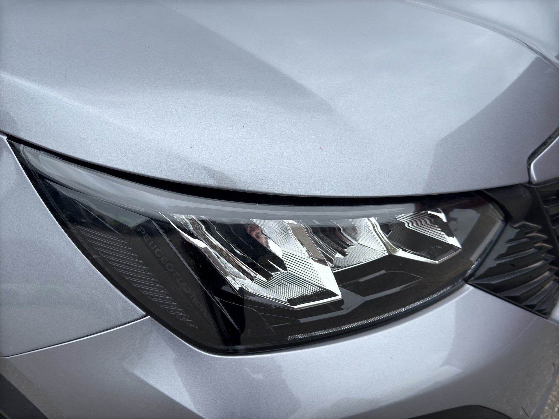 PEUGEOT 2008 1.2 Hybrid 145 Style - 37