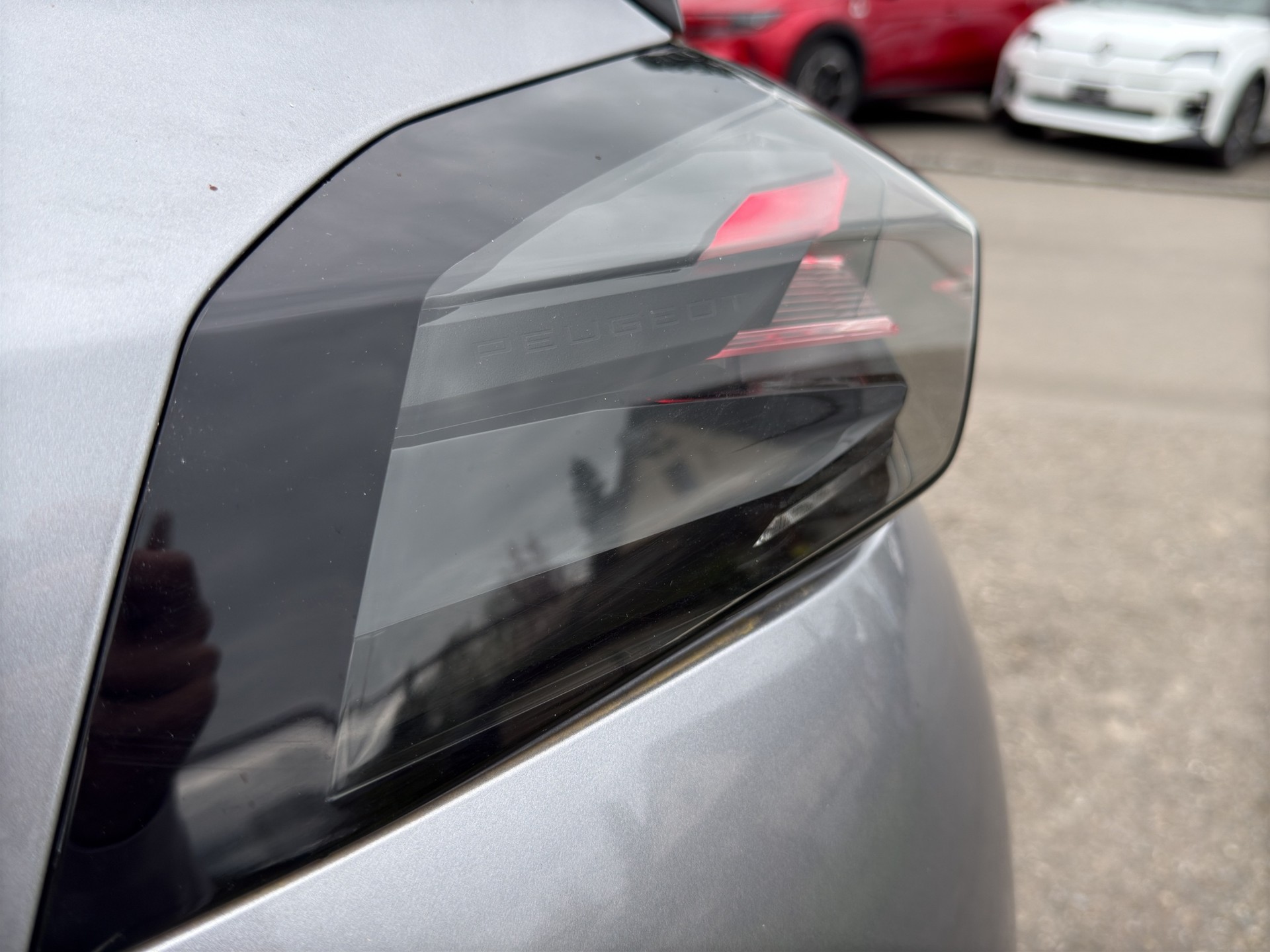 PEUGEOT 2008 1.2 Hybrid 145 Style - 46