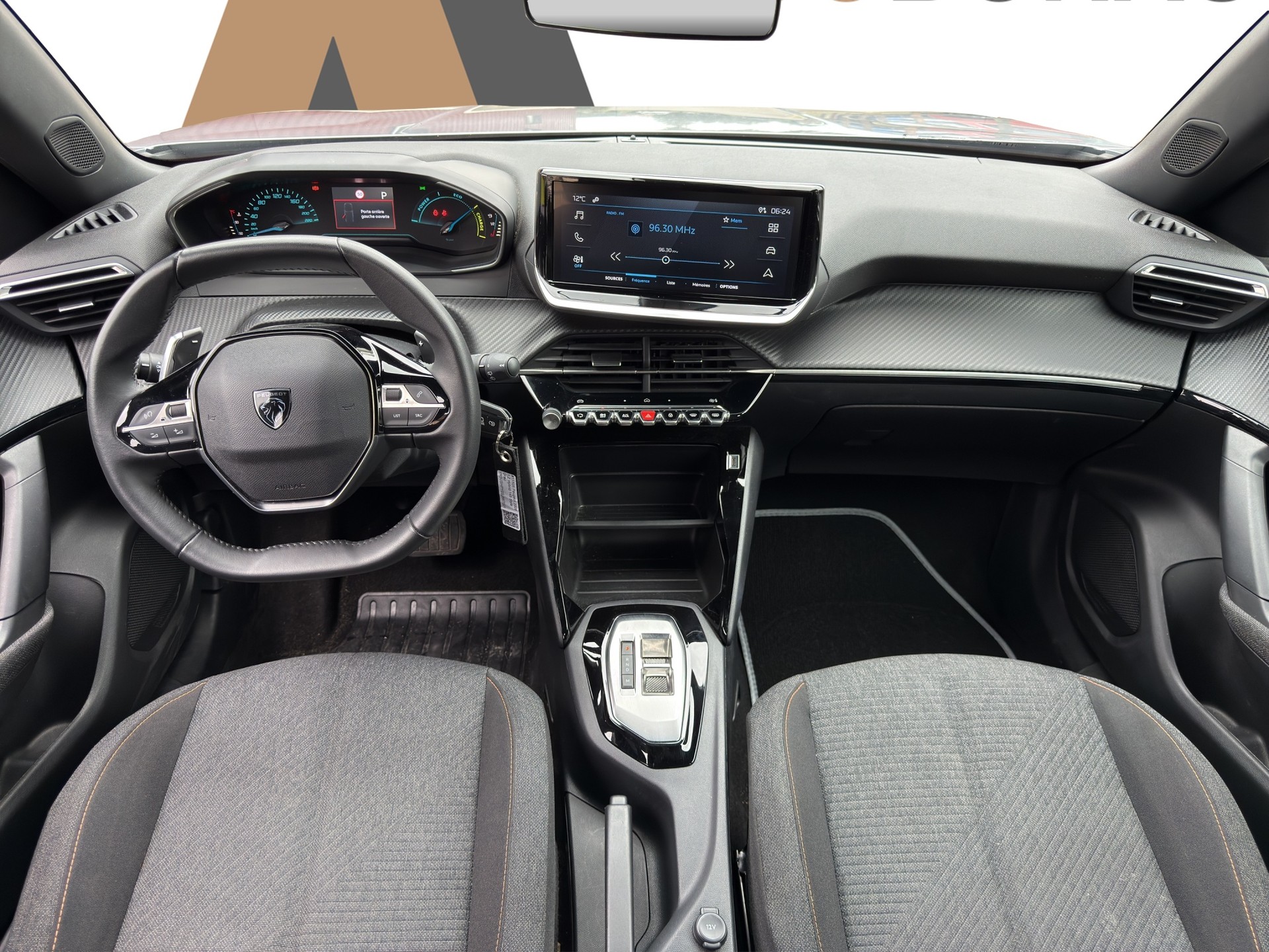 PEUGEOT 2008 1.2 Hybrid 145 Style - 12