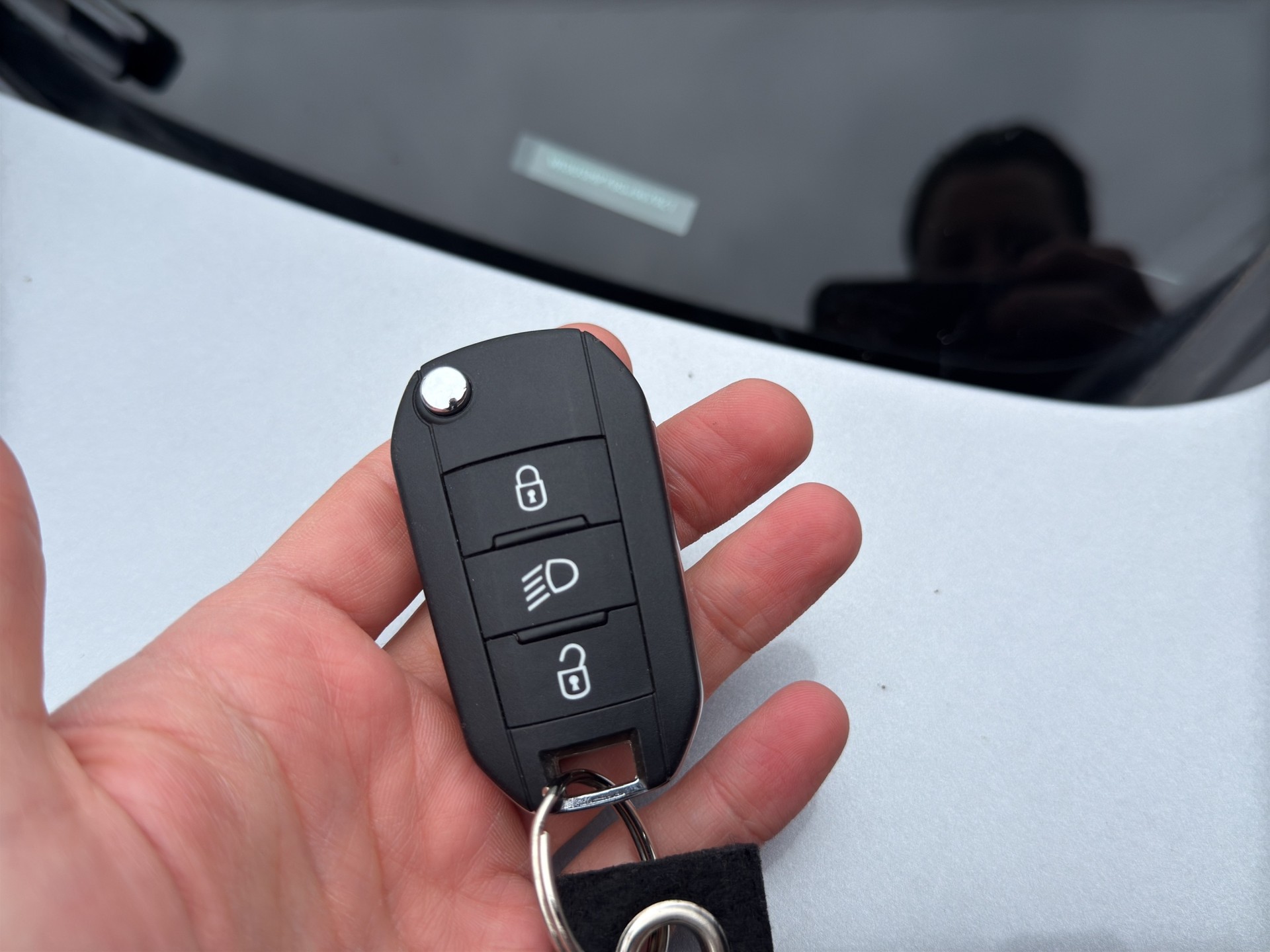 PEUGEOT 2008 1.2 Hybrid 145 Style - 51