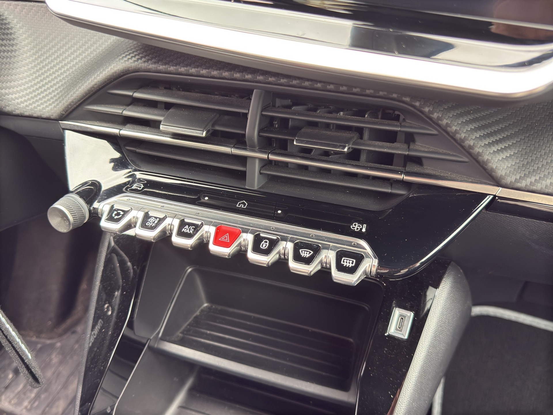 PEUGEOT 2008 1.2 Hybrid 145 Style - 30