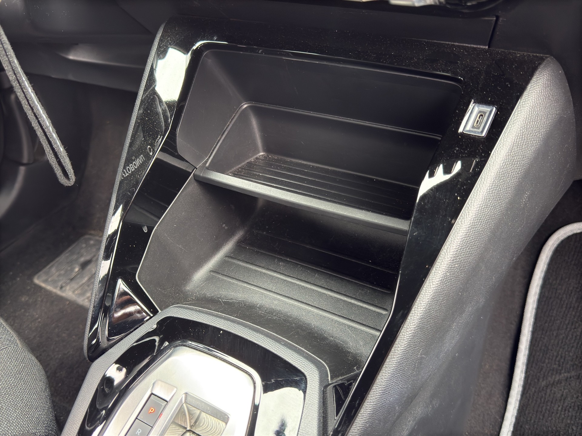 PEUGEOT 2008 1.2 Hybrid 145 Style - 34