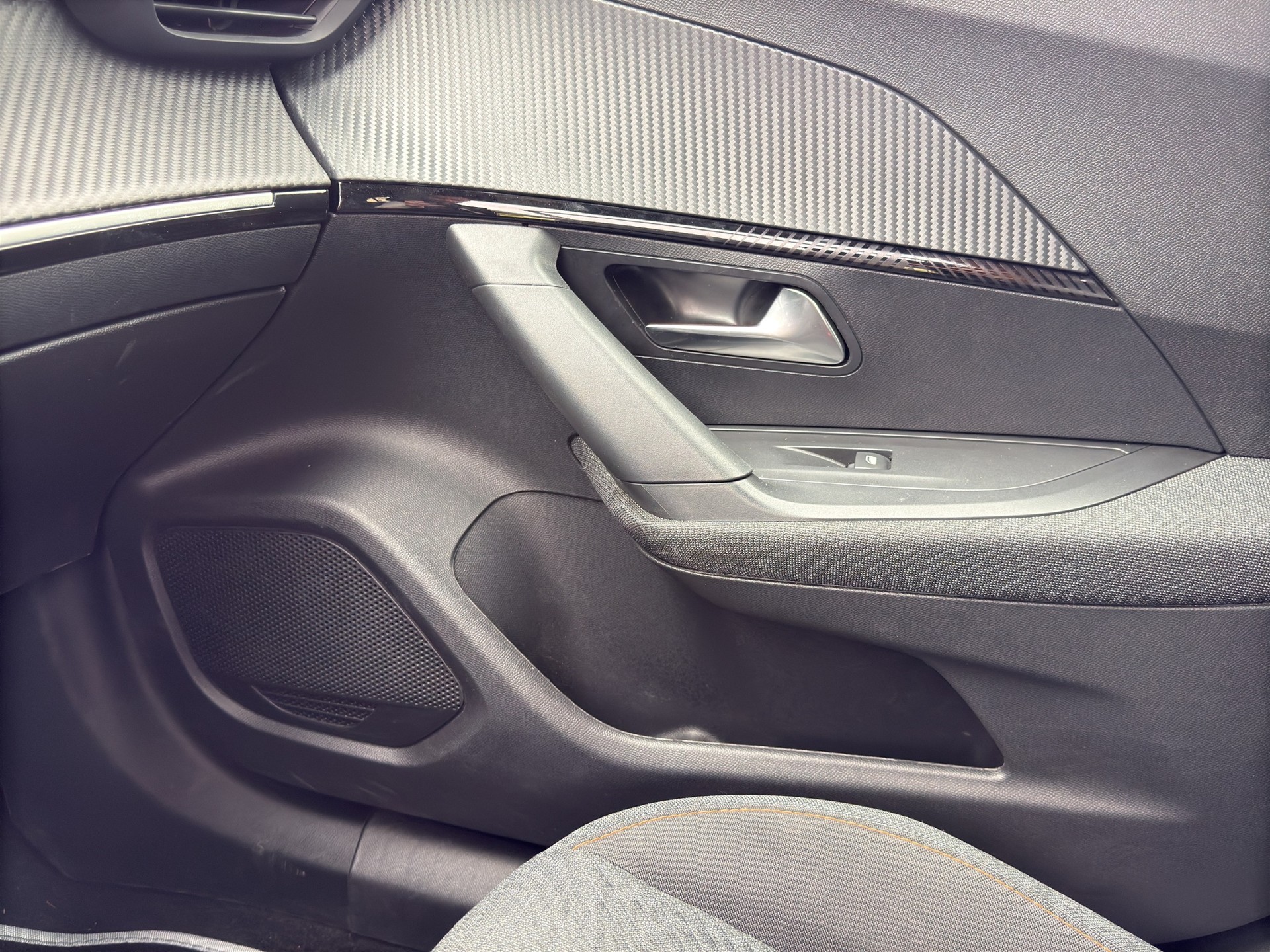 PEUGEOT 2008 1.2 Hybrid 145 Style - 39