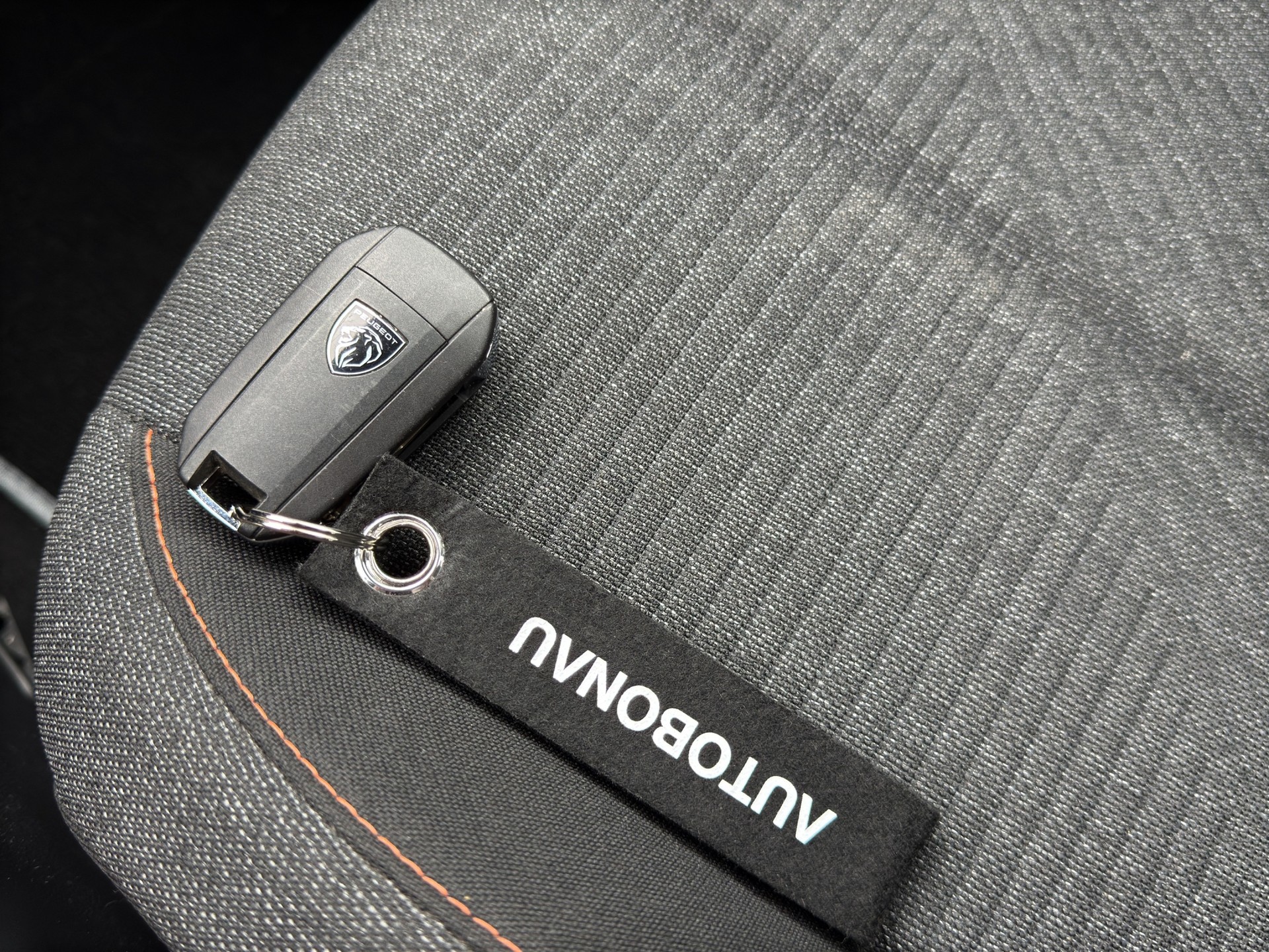 PEUGEOT 2008 1.2 Hybrid 145 Style - 49