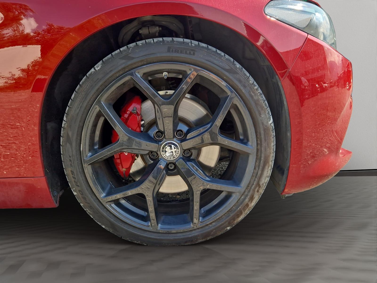ALFA ROMEO Giulia 2.0 Q4 Veloce TI - 24