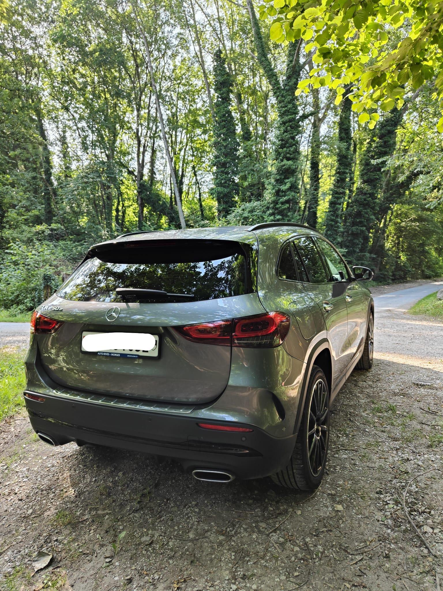 MERCEDES-BENZ GLA 250 e AMG Line - 13