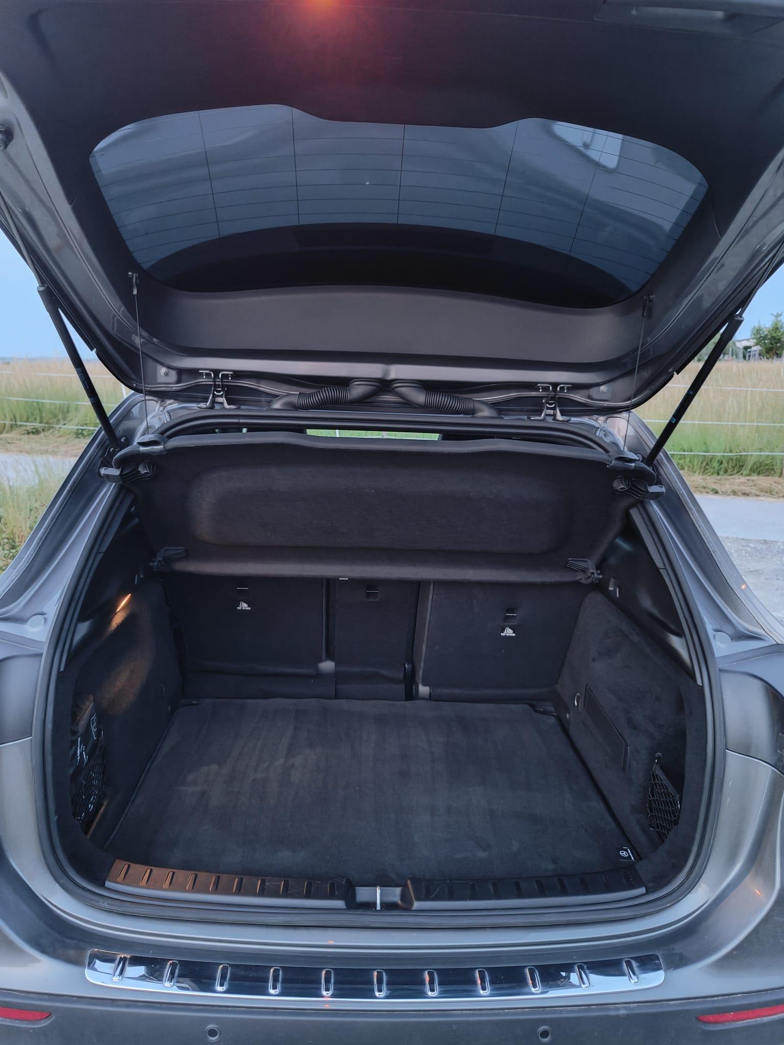 MERCEDES-BENZ GLA 250 e AMG Line - 8