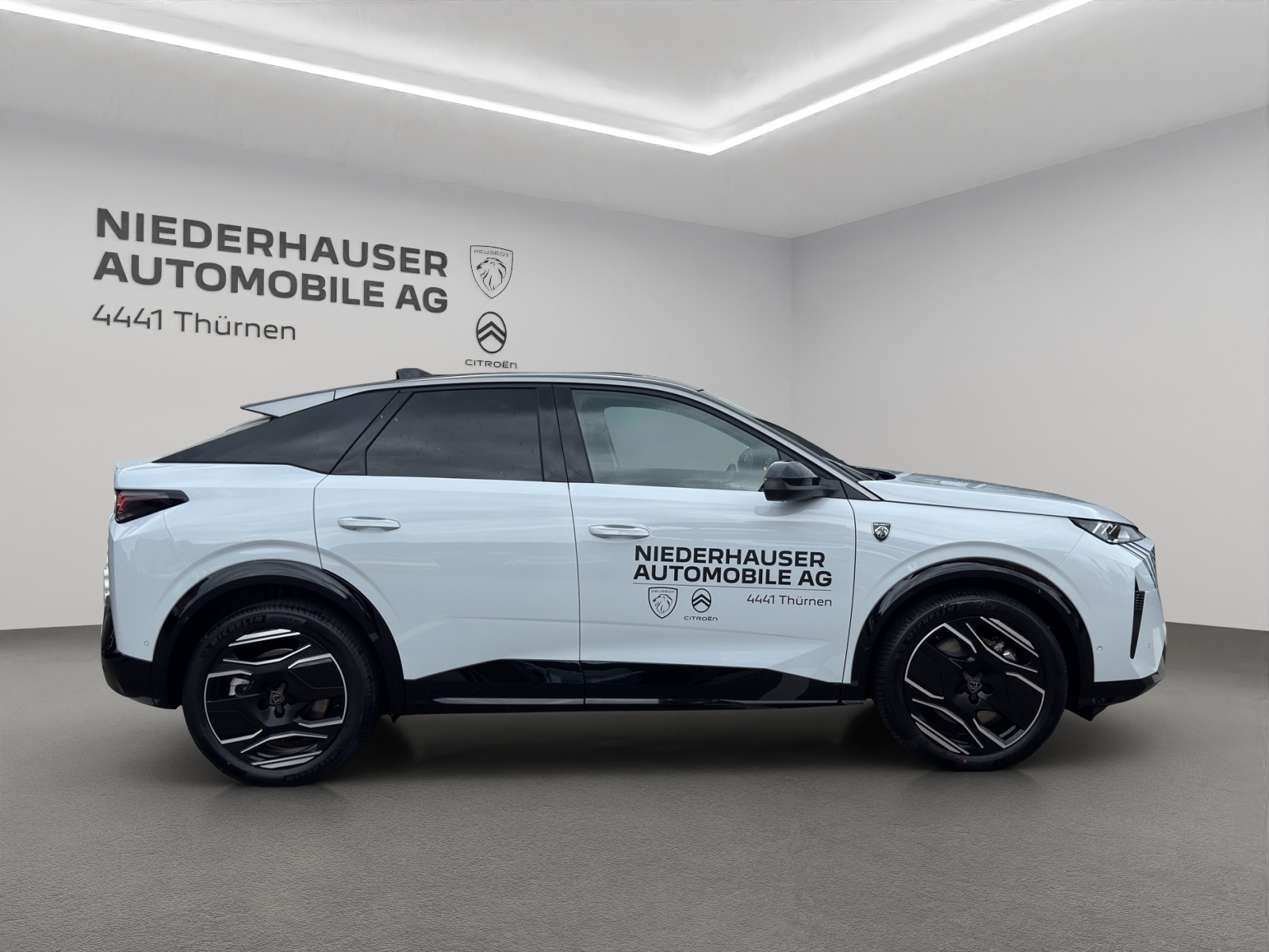 PEUGEOT 3008 e-Launch Edition AWD - 2