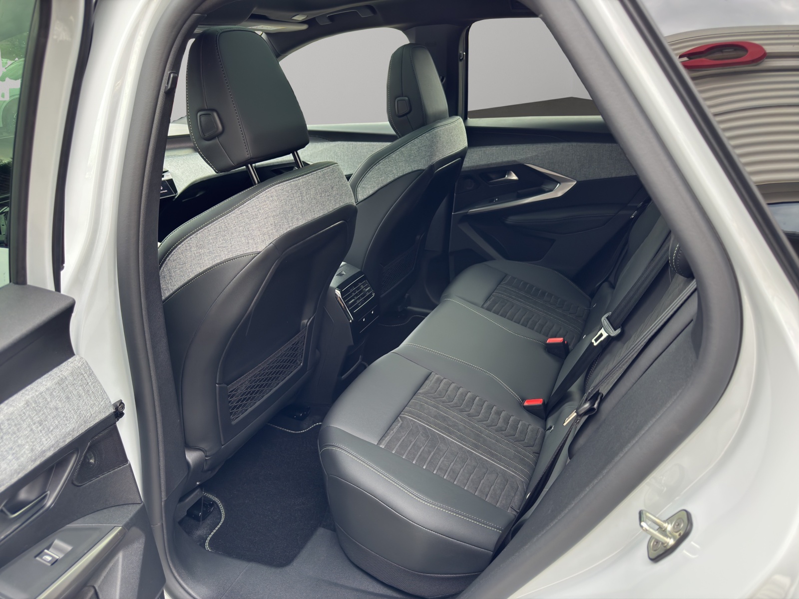 PEUGEOT 3008 e-Launch Edition AWD - 5