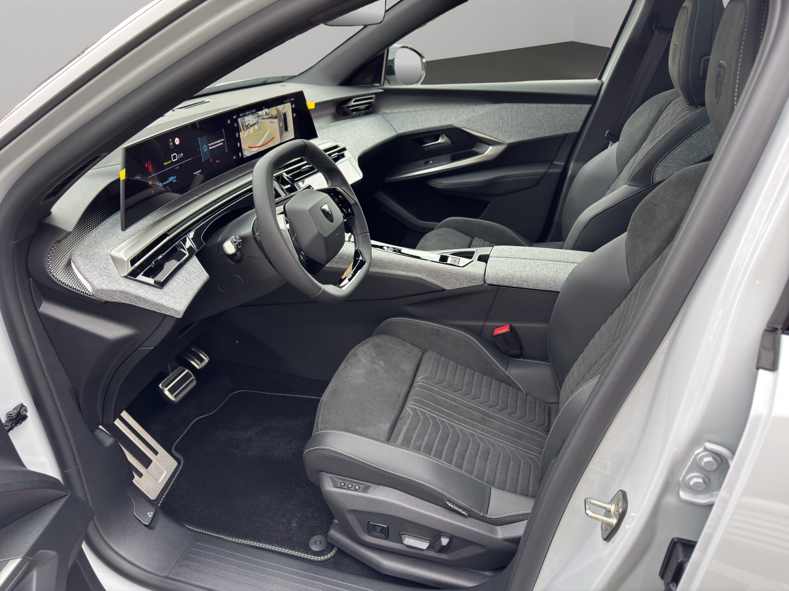 PEUGEOT 3008 e-Launch Edition AWD - 4