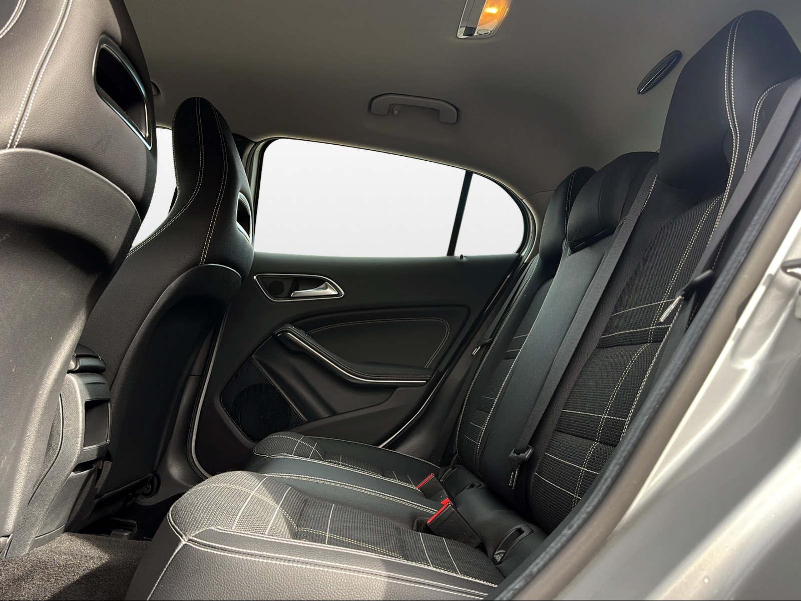 MERCEDES-BENZ GLA 250 4m - 12