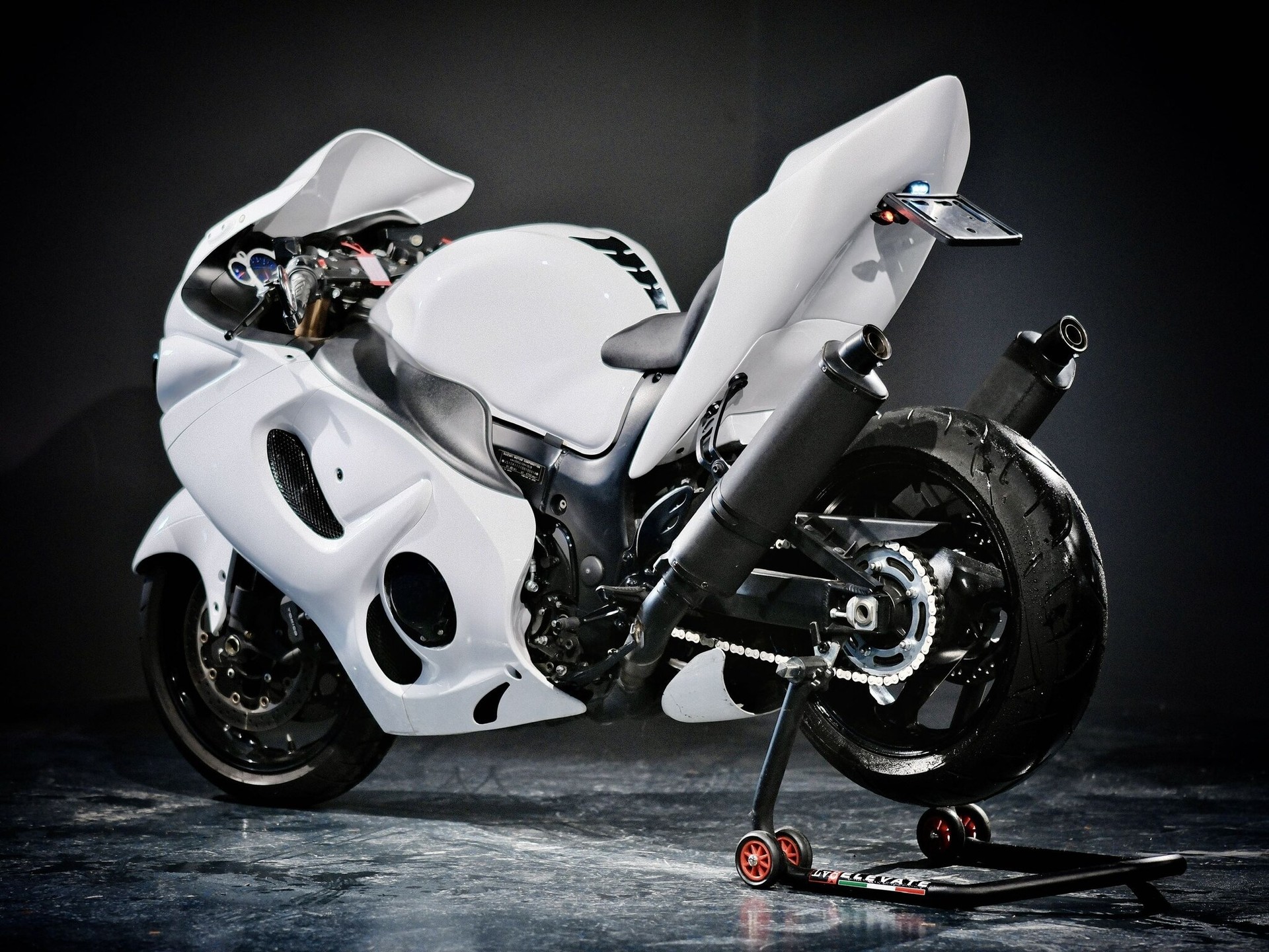 SUZUKI RZ Hayabusa K8 Streetfighter - 4
