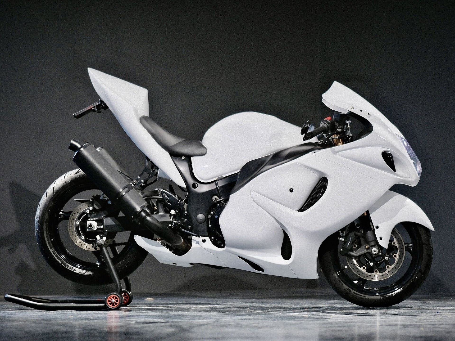 SUZUKI RZ Hayabusa K8 Streetfighter - 2