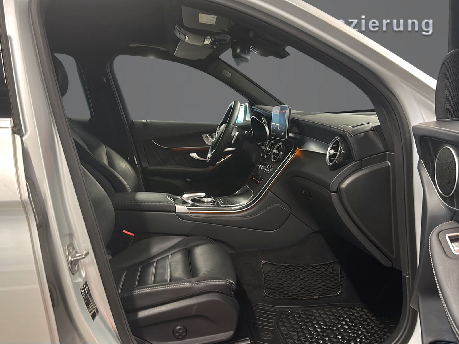 MERCEDES-BENZ GLC 250 AMG Line 4Matic 9G-Tronic - 11