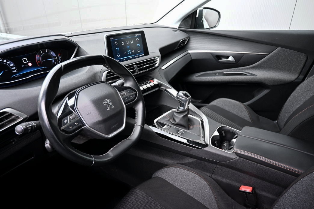 PEUGEOT 3008 1.5 BlueHDi Active - 9