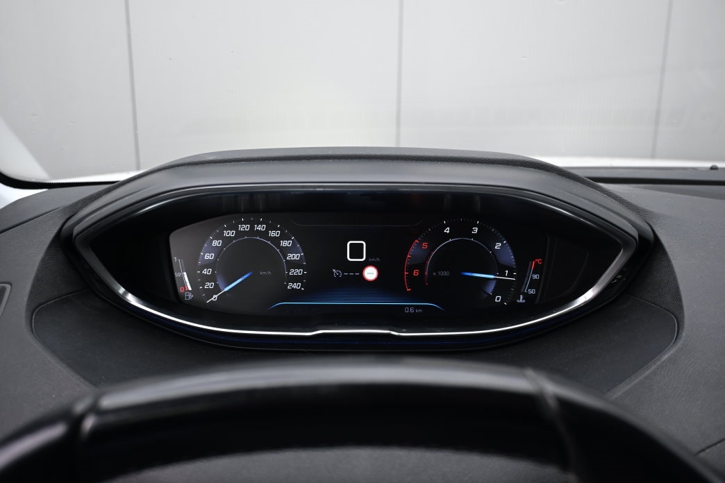 PEUGEOT 3008 1.5 BlueHDi Active - 11