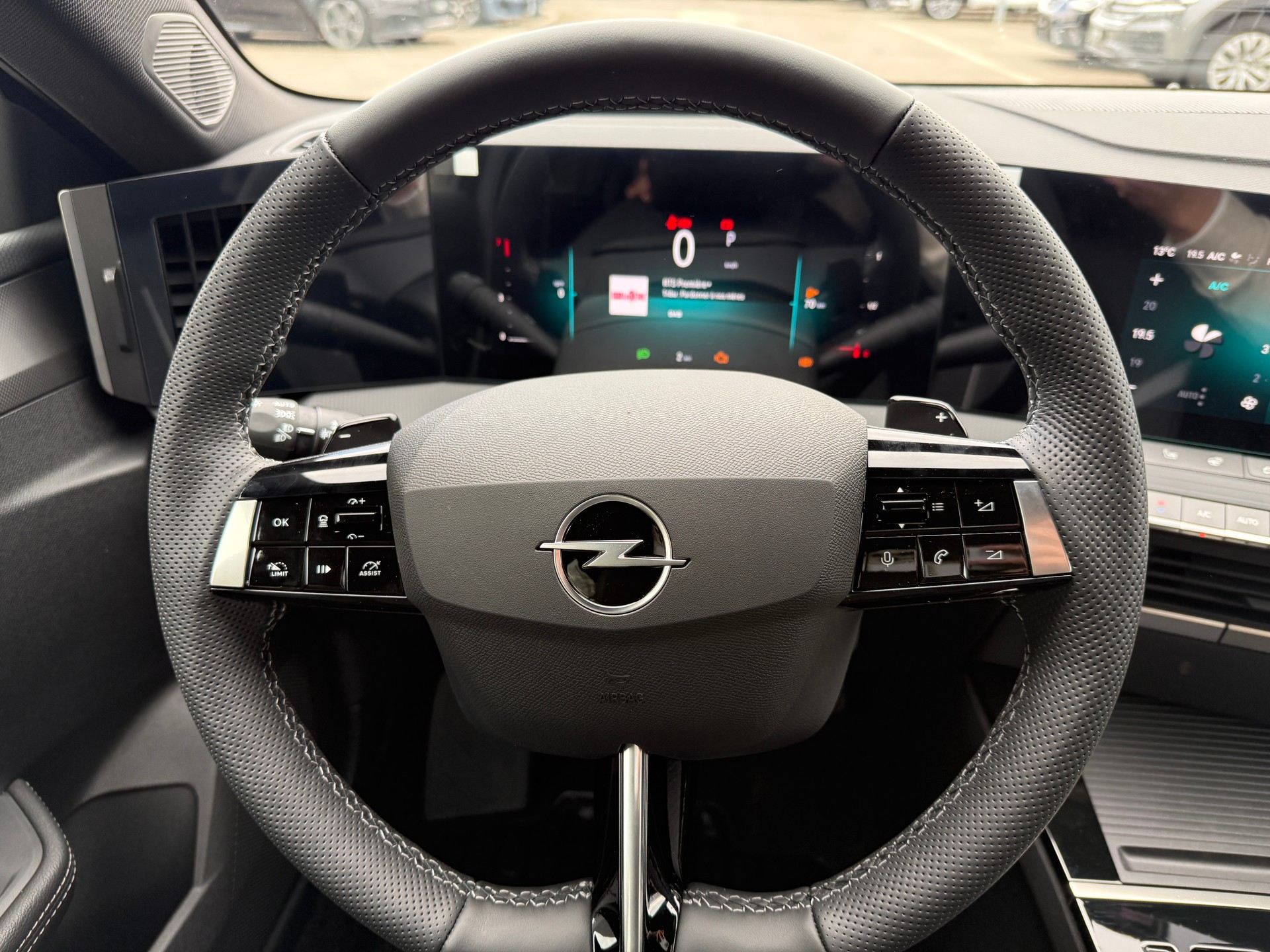 OPEL Astra Sports Tourer 1.2i Turbo GS A - 15