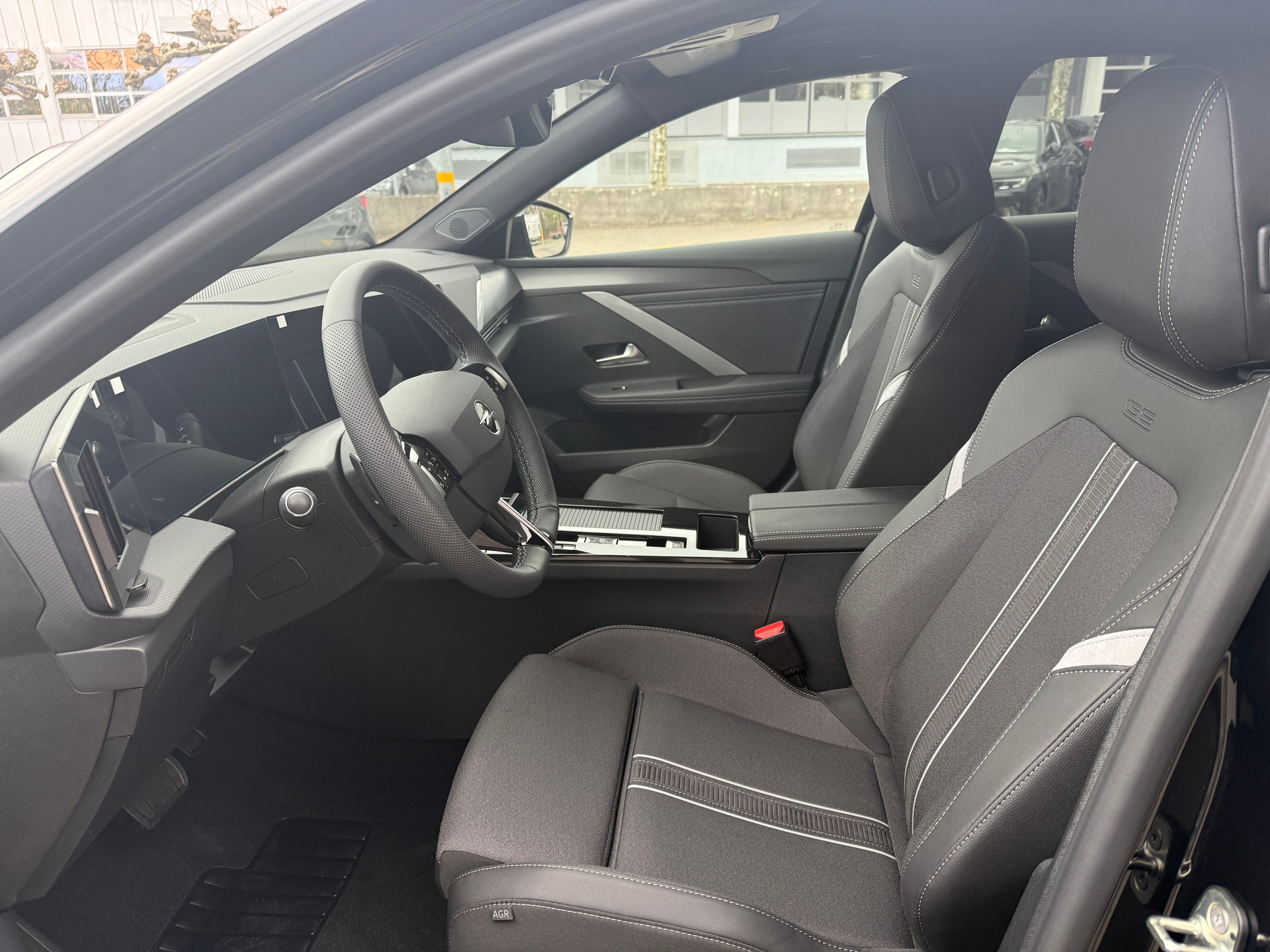 OPEL Astra Sports Tourer 1.2i Turbo GS A - 10