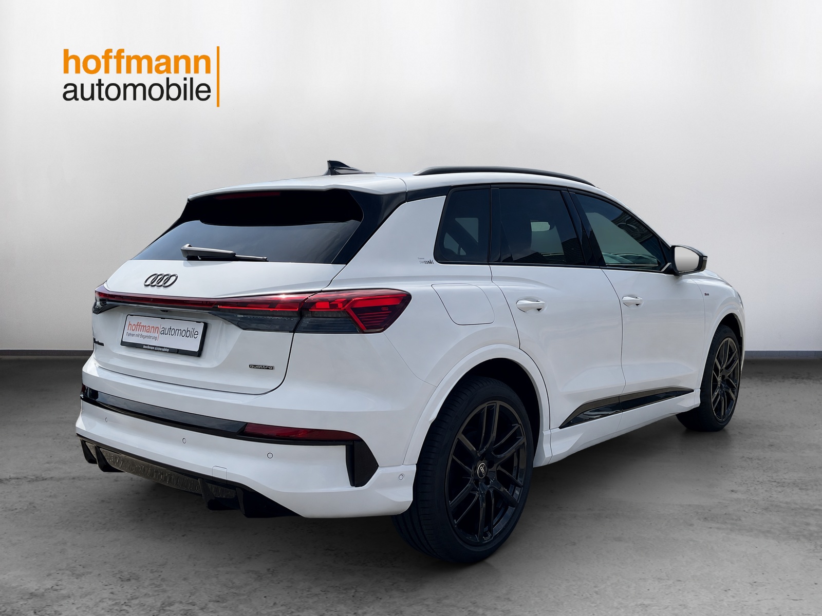 AUDI Q4 e-tron SUV quattro performance Swiss Ski - 4
