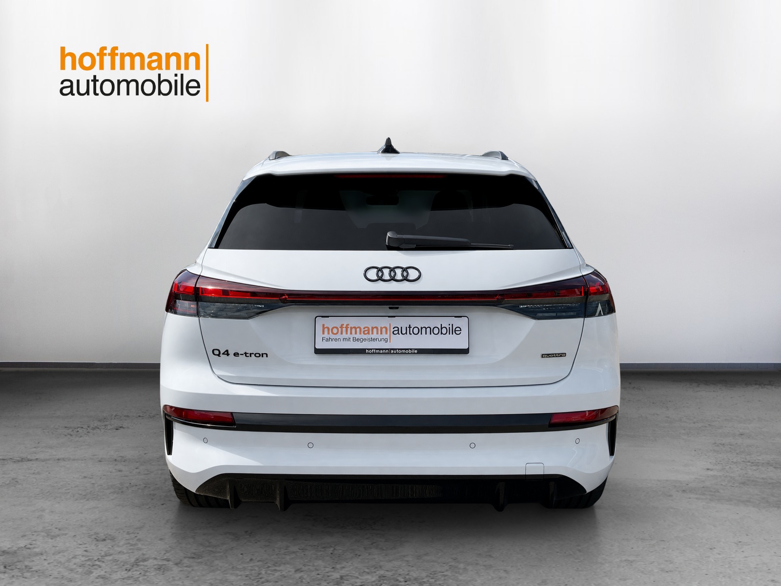 AUDI Q4 e-tron SUV quattro performance Swiss Ski - 5