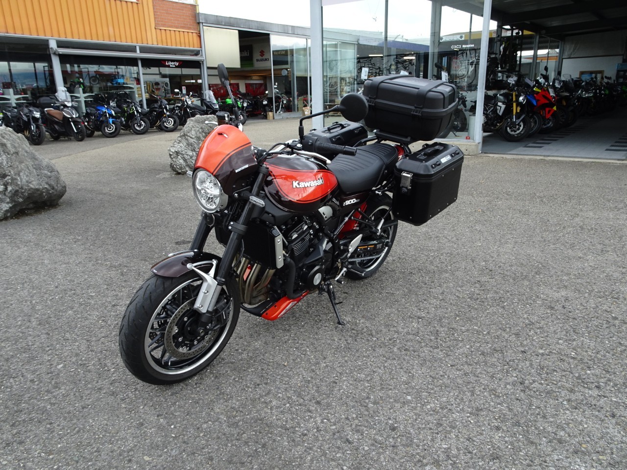 KAWASAKI Z 900 RS - 4