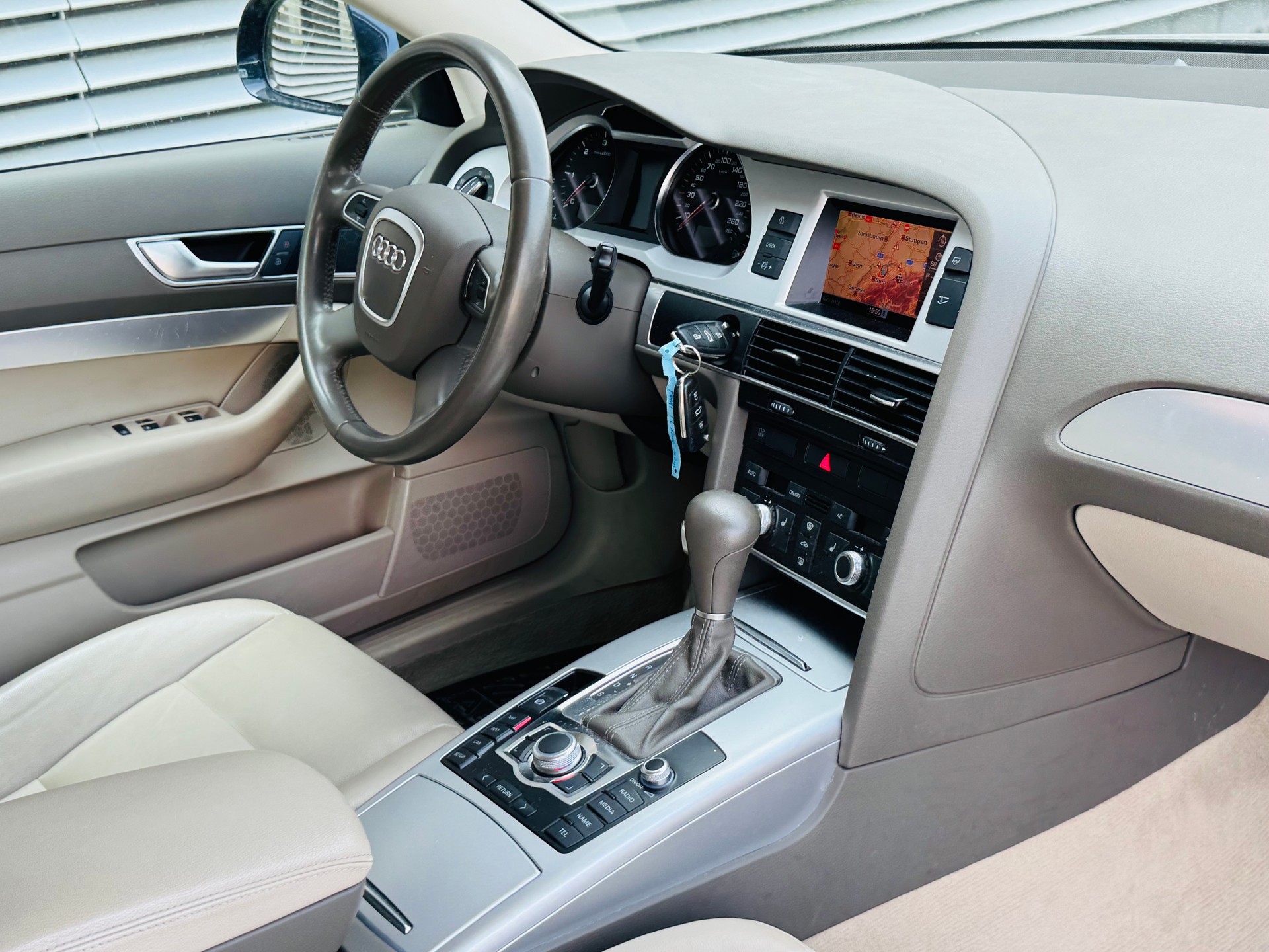 AUDI A6 Avant 2.0 TDI multitronic - 10