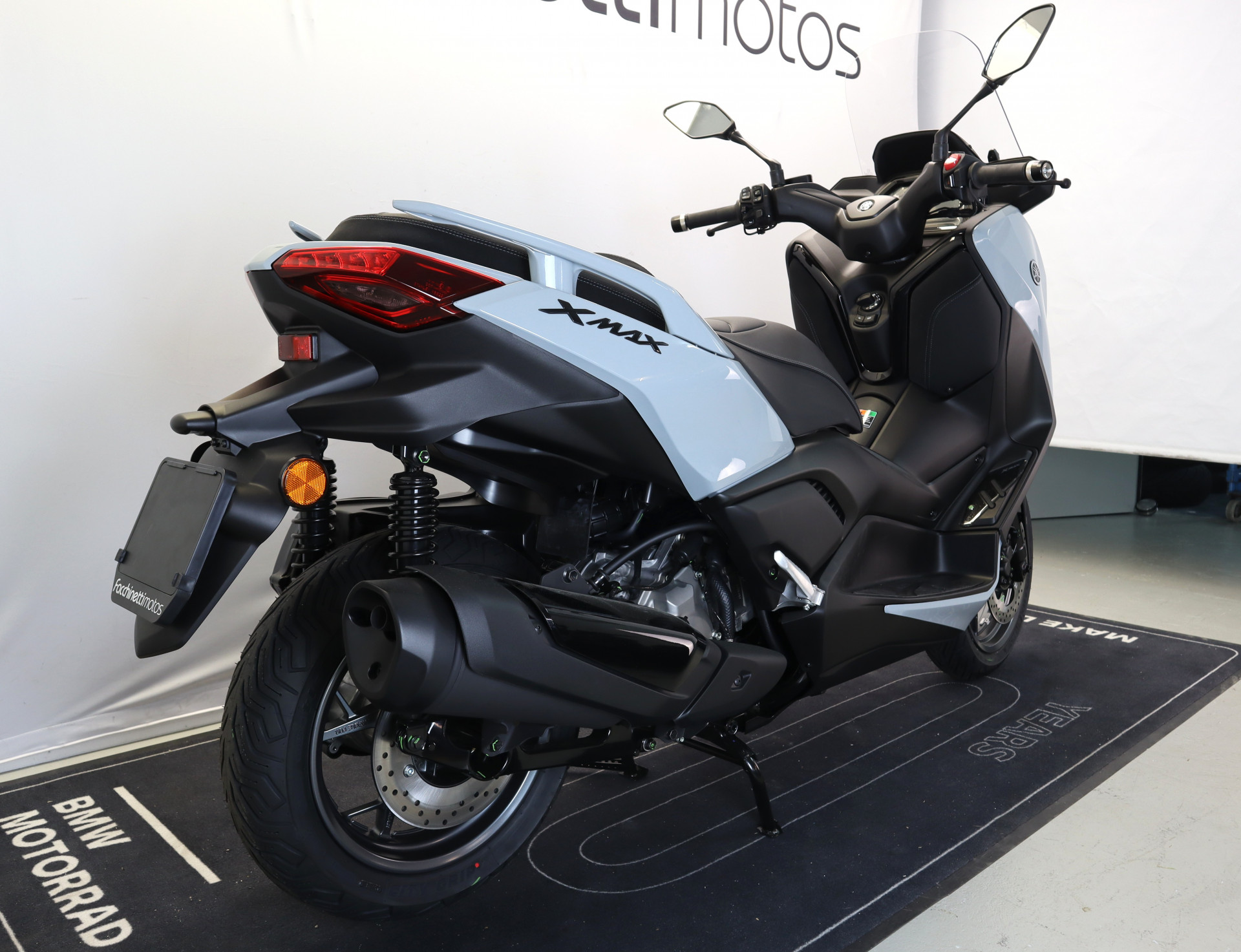YAMAHA X-Max 300 Tech Max+ - 4