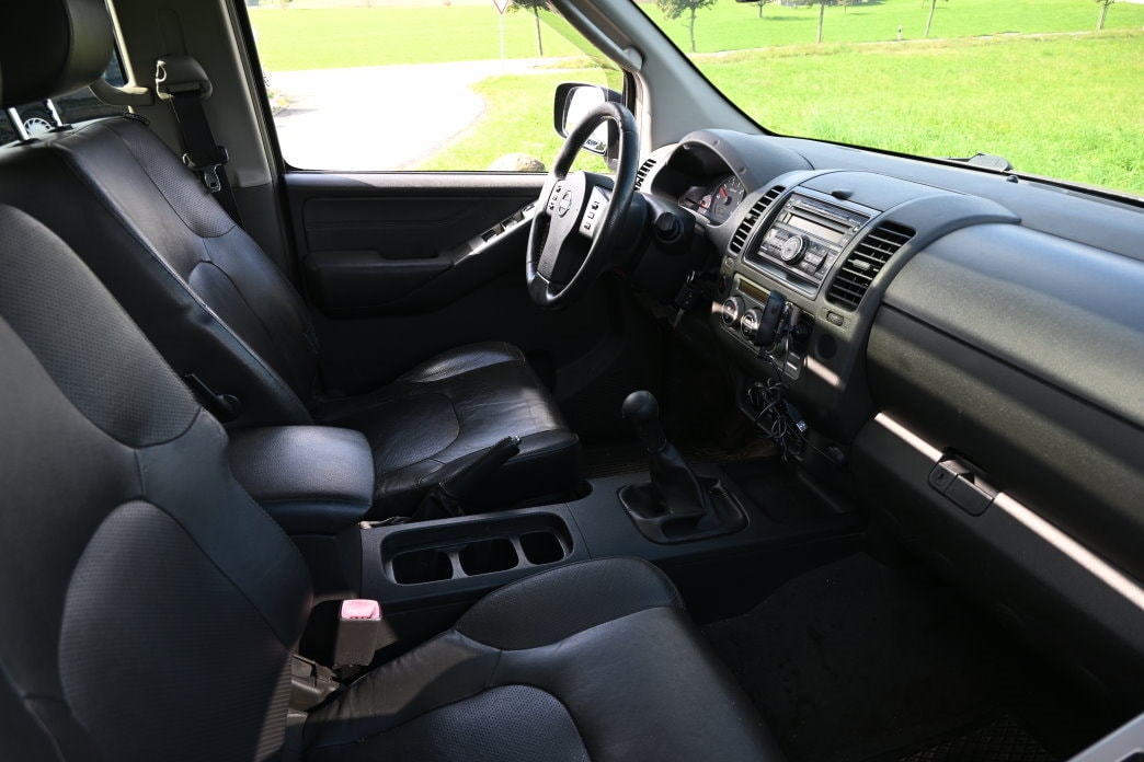 NISSAN Navara Double Cab LE 2.5 dCi 4WD - 5