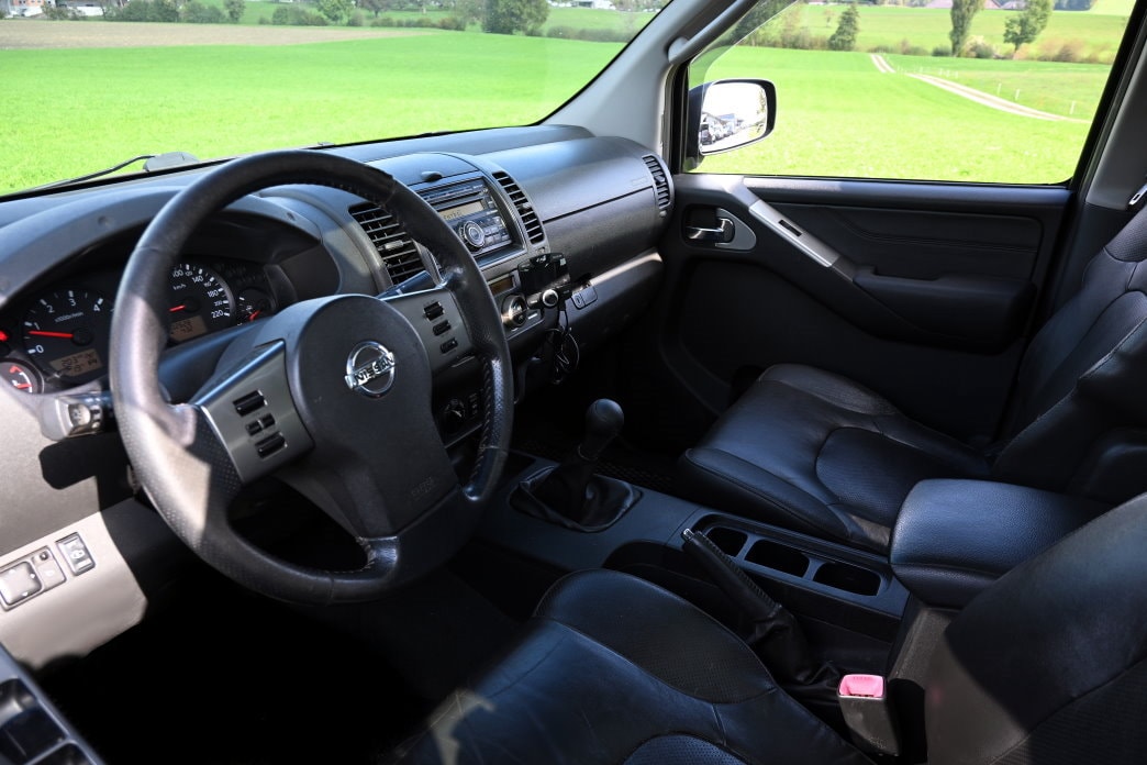 NISSAN Navara Double Cab LE 2.5 dCi 4WD - 6