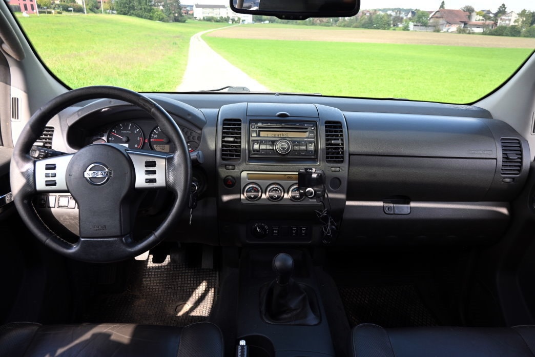 NISSAN Navara Double Cab LE 2.5 dCi 4WD - 7