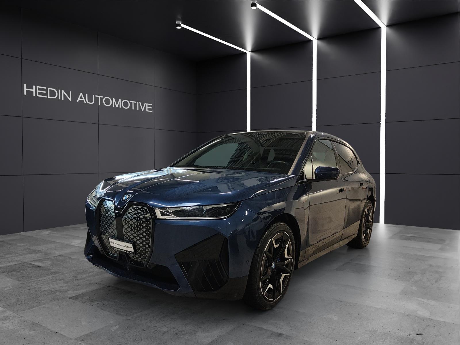 BMW iX M60 Attraktiven Leasingzinssatz ab 0,9 % bei Abschluss einer BMW Fahrzeugversicherung. SUV / Geländewagen