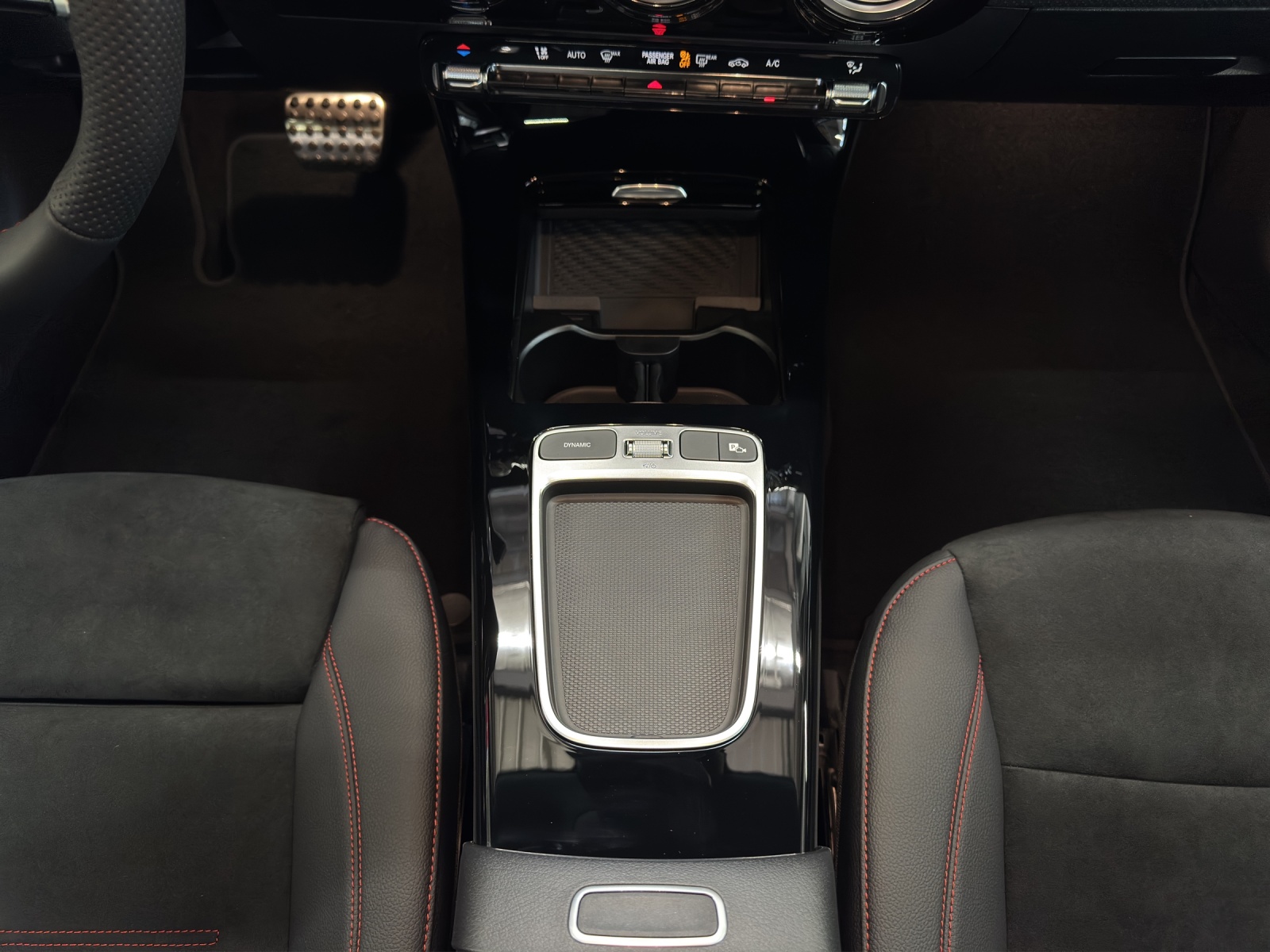 MERCEDES-BENZ A 220 4Matic 8G-DCT - 14