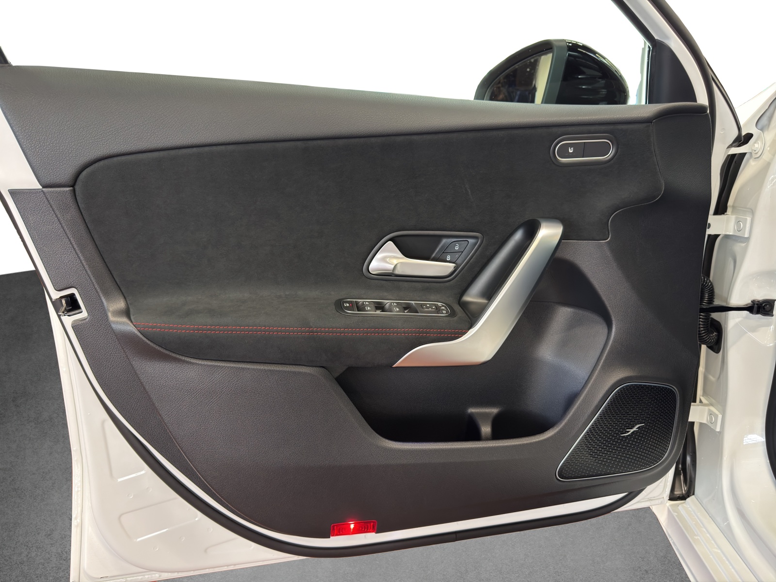 MERCEDES-BENZ A 220 4Matic 8G-DCT - 13