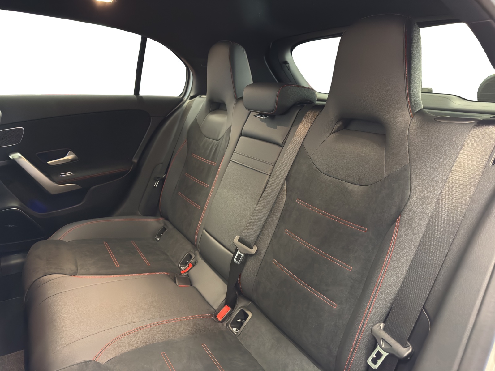 MERCEDES-BENZ A 220 4Matic 8G-DCT - 18