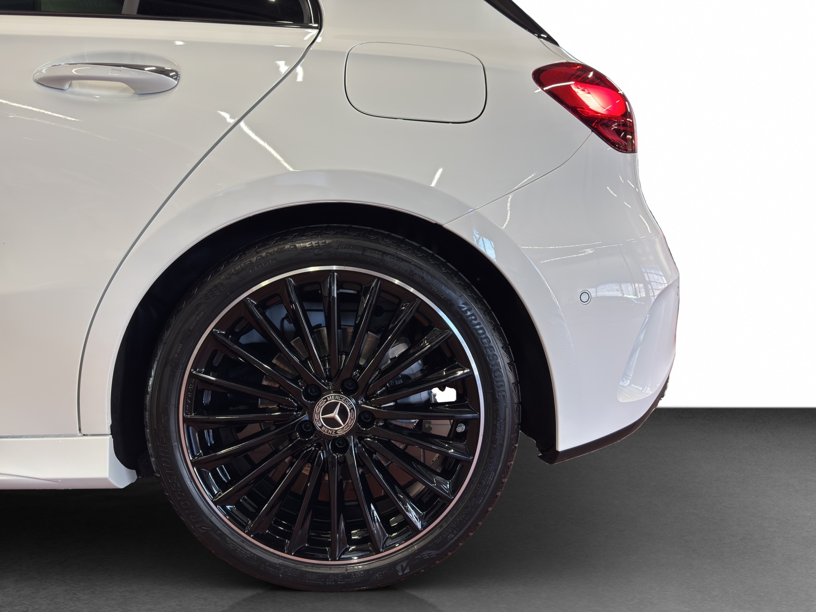 MERCEDES-BENZ A 220 4Matic 8G-DCT - 23