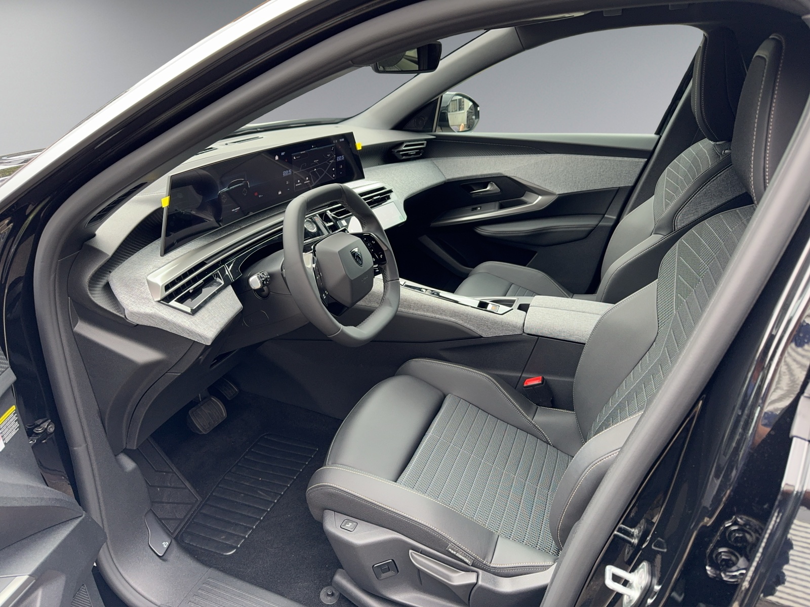 PEUGEOT 3008 e-Allure - 4