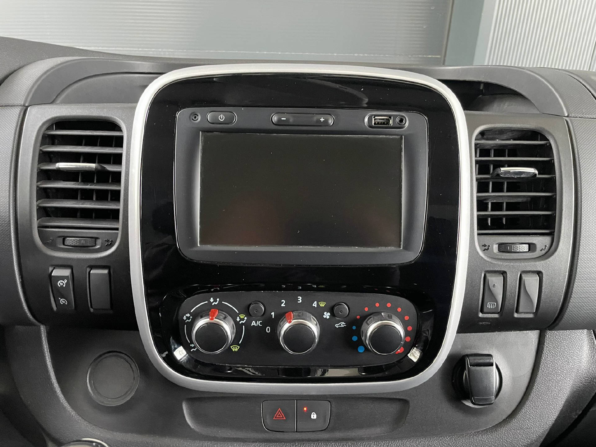 RENAULT Trafic Kaw. 3.0 t L1 H1 2.0 dCi 120 Business-9