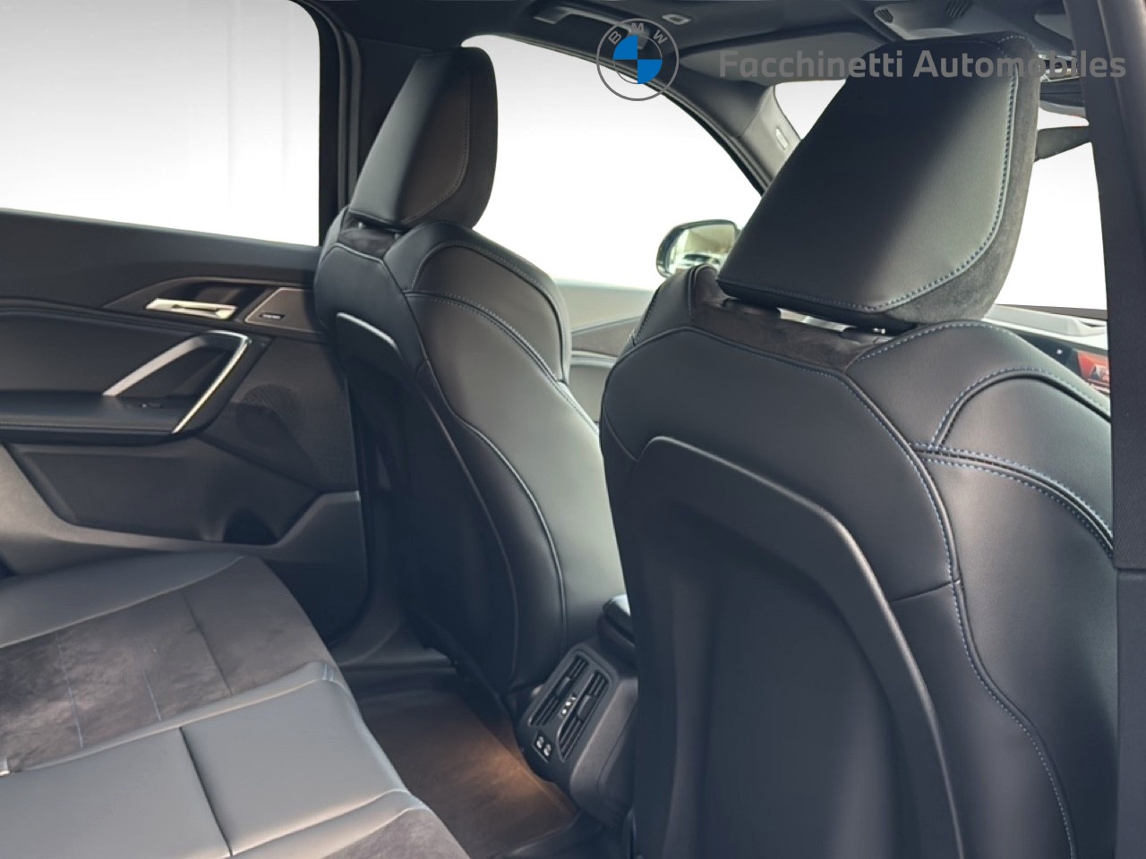 BMW iX1 xDrive 30 Edition M Sport - 10