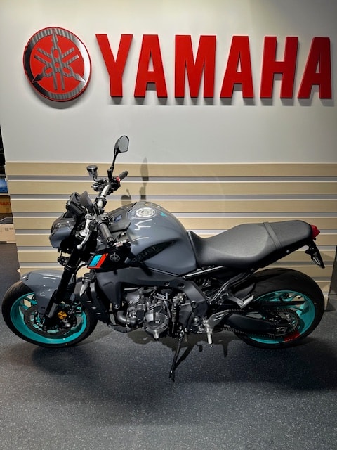 YAMAHA MT-09 - 4
