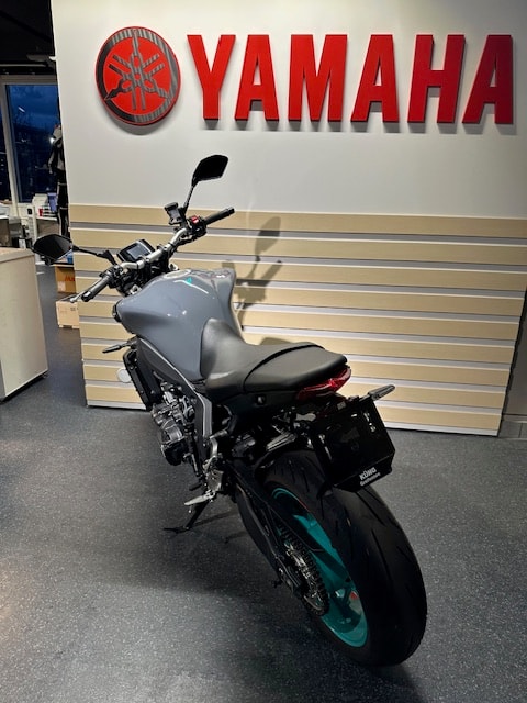 YAMAHA MT-09 - 3