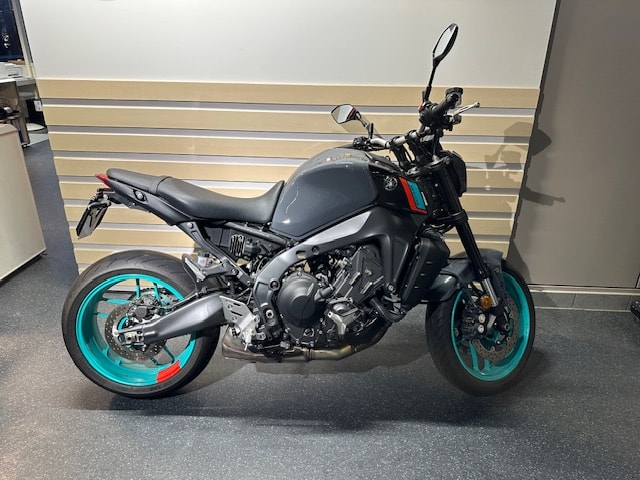 YAMAHA MT-09