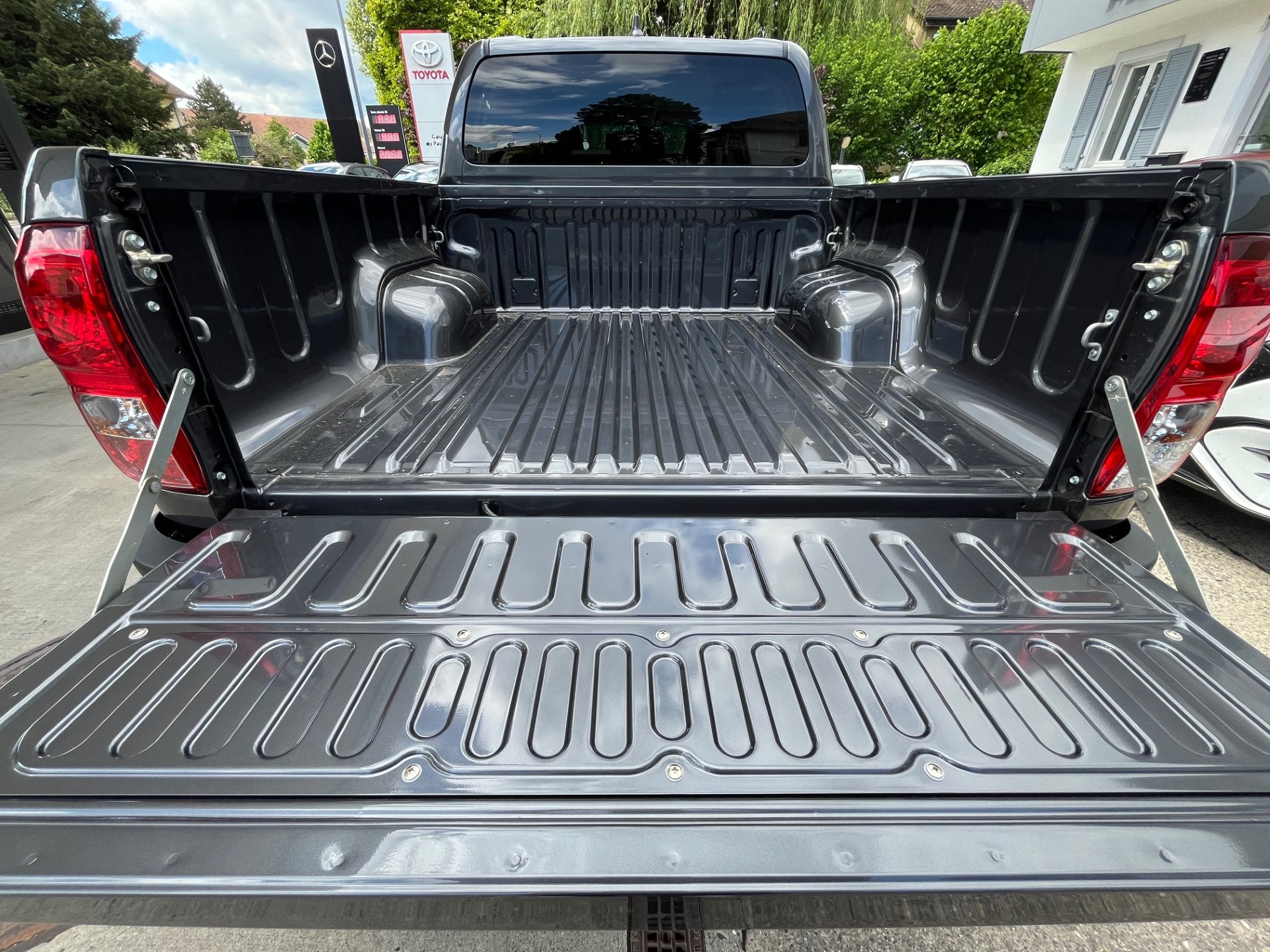 TOYOTA Hilux 2.8d MHEV Style Double Cab 4x4 - 17