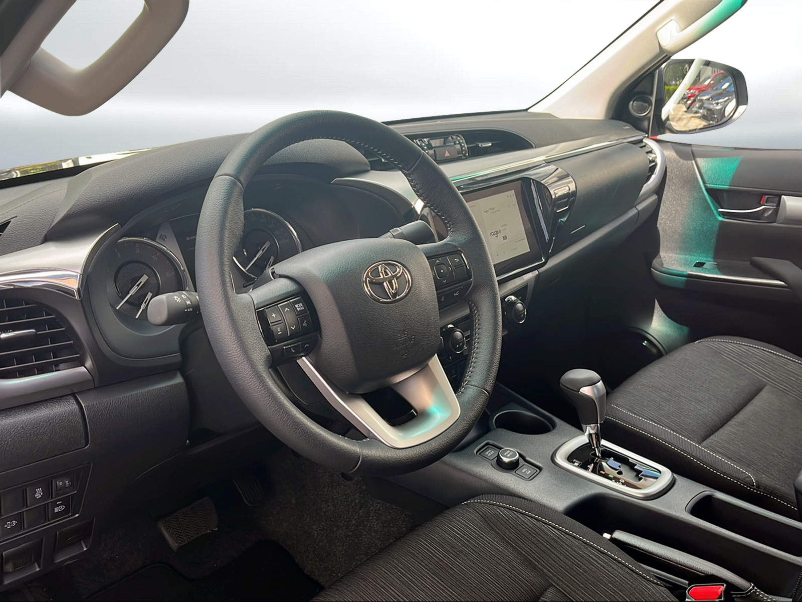 TOYOTA Hilux 2.8d MHEV Style Double Cab 4x4 - 6