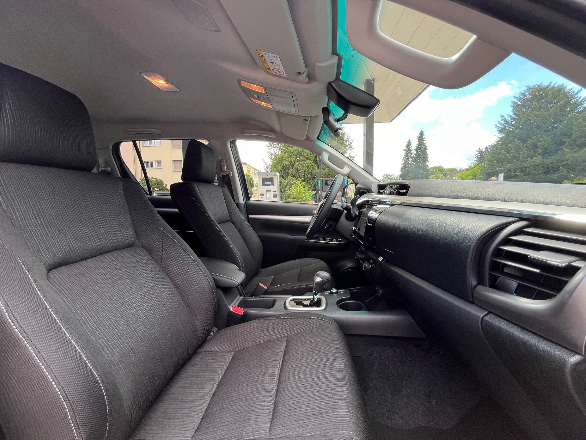 TOYOTA Hilux 2.8d MHEV Style Double Cab 4x4 - 10